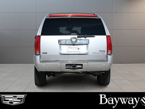 Used 2012 Cadillac Escalade Luxury RWD image 7