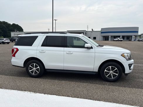 Used 2020 Ford Expedition XLT w/ Equipment Group 201A AWD/4WD image 3