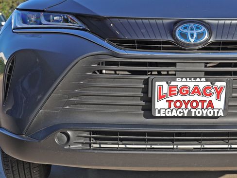 Used 2024 Toyota Venza LE image 9