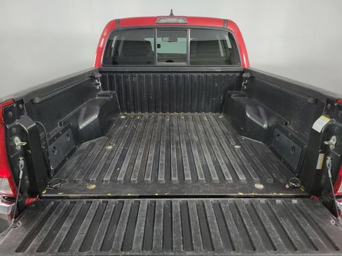 Used 2017 Toyota Tacoma SR5 w/ Tow Package AWD/4WD image 26