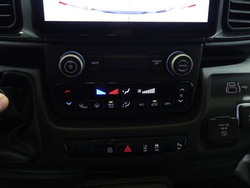 Used 2025 RAM ProMaster 2500 w/ Premium Convenience Group FWD image 24