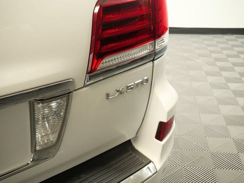 Used 2014 Lexus LX 570 4WD image 9