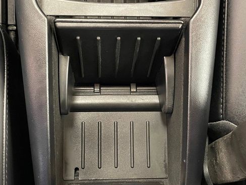 Used 2019 Tesla Model S Standard Range image 40