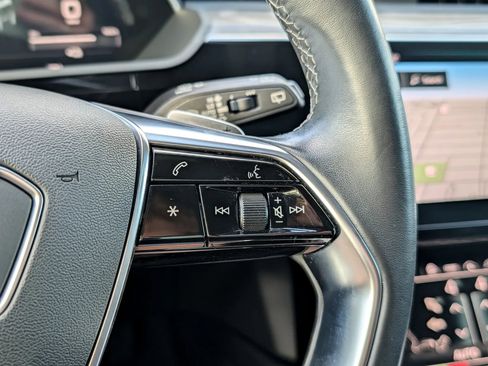Used 2021 Audi e-tron Premium w/ Towing Package image 43