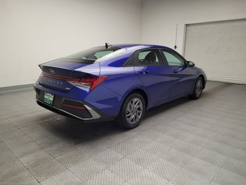 Used 2024 Hyundai Elantra Blue image 9