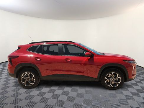 Used 2026 Chevrolet Trax LT FWD image 5