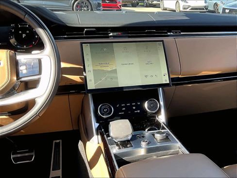 Used 2023 Land Rover Range Rover Long Wheelbase SE image 8