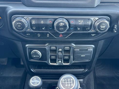 Used 2021 Jeep Wrangler Unlimited Sport AWD/4WD image 15