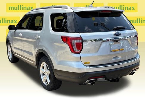 Used 2018 Ford Explorer XLT w/ Equipment Group 202A FWD image 9