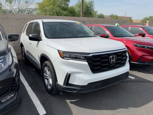 Used 2024 Honda Pilot LX image 5