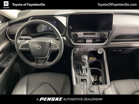Used 2025 Toyota Grand Highlander XLE image 4