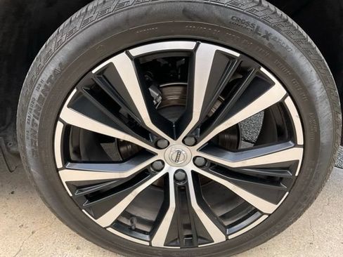 Certified 2024 Volvo XC60 B5 Plus w/ Protection Package Premier AWD/4WD image 9