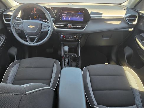 Used 2025 Chevrolet TrailBlazer LT AWD/4WD image 15
