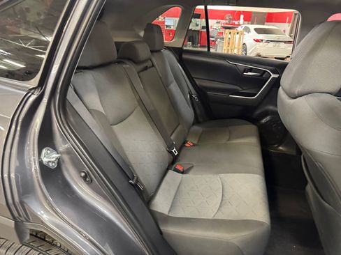 Used 2025 Toyota RAV4 XLE FWD image 18