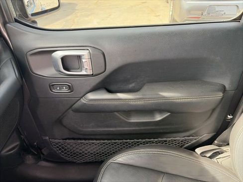 Used 2018 Jeep Wrangler Unlimited Sahara AWD/4WD image 25