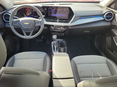 Used 2025 Chevrolet Trax LT FWD image 14