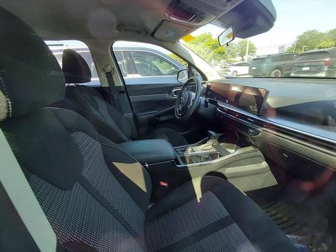 Certified 2025 Kia Sorento LX FWD image 3