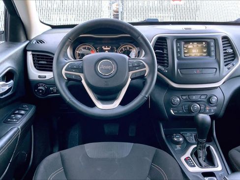 Used 2016 Jeep Cherokee Latitude w/ Cold Weather Group image 5