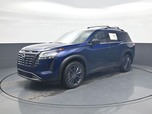 New 2026 Nissan Pathfinder SL image 3