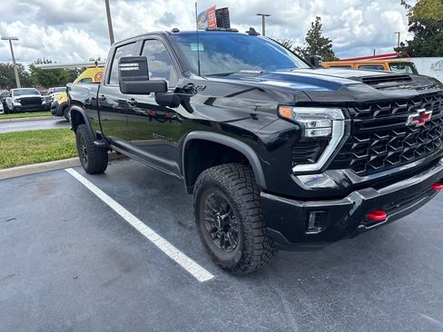 Used 2024 Chevrolet Silverado 2500 ZR2 w/ Technology Package AWD/4WD image 3