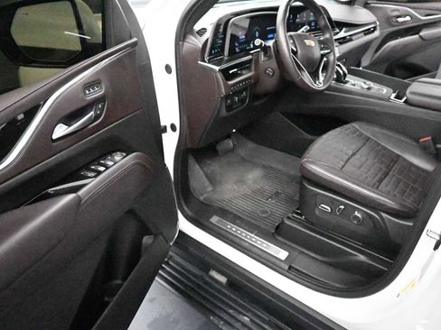 Used 2024 Cadillac Escalade Sport Platinum w/ LPO, ONYX Package AWD/4WD image 12