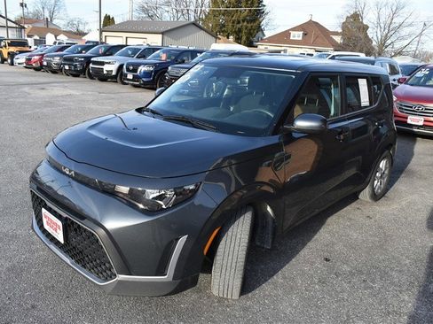 Used 2023 Kia Soul LX w/ LX Technology Package FWD image 6