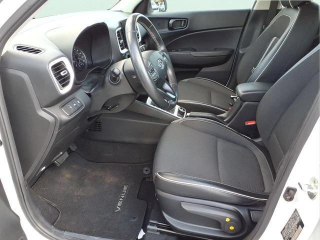 Used 2022 Hyundai Venue Limited FWD image 20