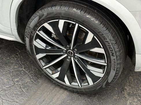 Used 2025 Volvo XC90 B5 Plus image 8