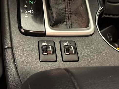 Used 2019 Toyota Highlander XLE AWD/4WD image 30