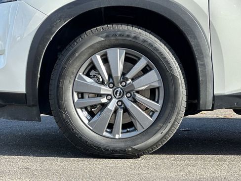 Used 2024 Nissan Pathfinder SV image 27