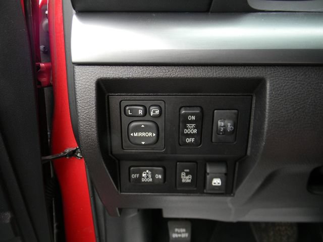 Used 2016 Toyota Tundra 4x4 CrewMax image 16