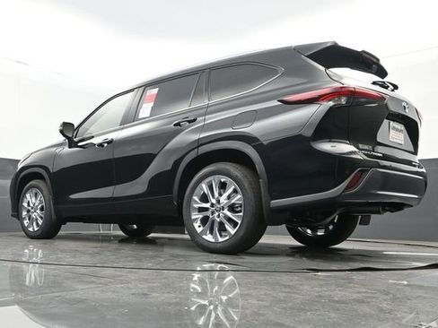 Used 2026 Toyota Highlander Limited image 26