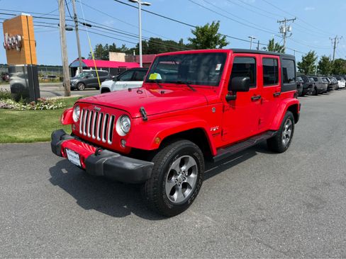 Used 2017 Jeep Wrangler Unlimited Sahara w/ Dual Top Group AWD/4WD image 4