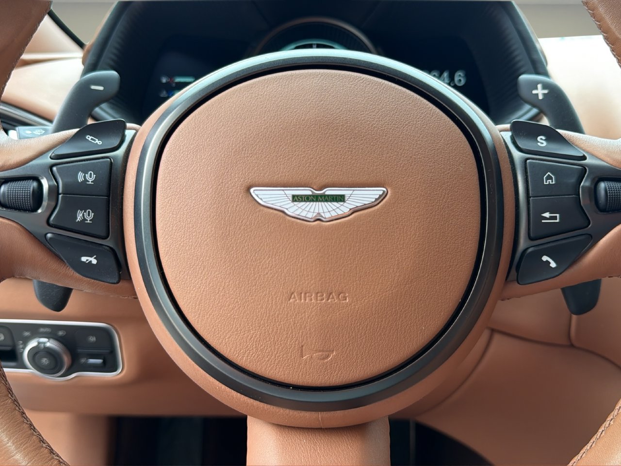 Used 2020 Aston Martin DB11 Volante RWD image 21