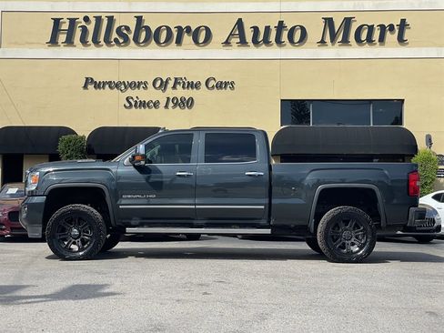 Used 2019 GMC Sierra 2500 Denali w/ Duramax Plus Package image 3