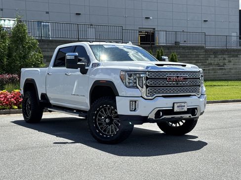 Used 2022 GMC Sierra 2500 Denali AWD/4WD image 2