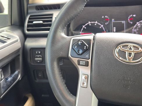 Used 2020 Toyota 4Runner SR5 Premium w/ Moonroof Package RWD image 20