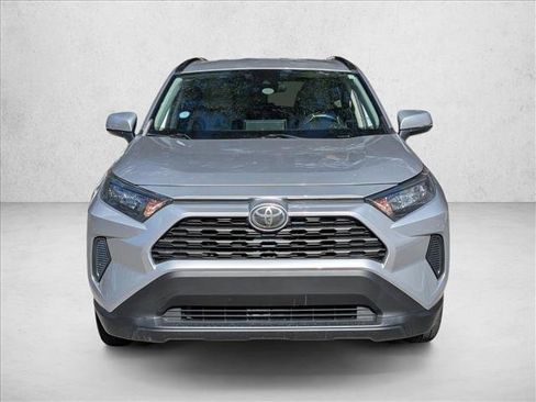 Used 2020 Toyota RAV4 LE image 2