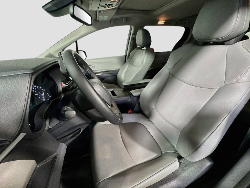 Used 2023 Toyota Sienna XLE AWD/4WD image 18