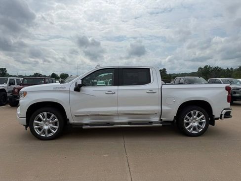 Used 2024 Chevrolet Silverado 1500 High Country w/ High Country Premium Package AWD/4WD image 7
