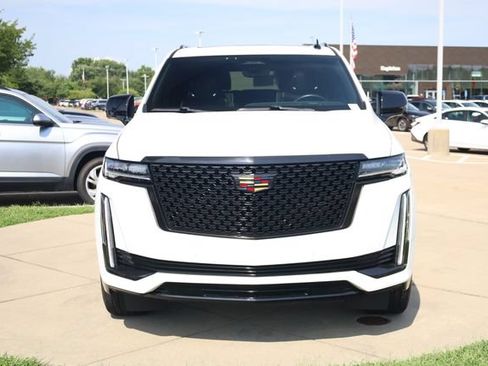 Used 2023 Cadillac Escalade Premium Luxury AWD/4WD image 2