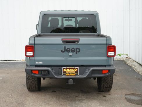 Used 2024 Jeep Gladiator Sport AWD/4WD image 5