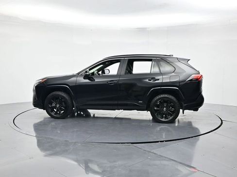 Used 2022 Toyota RAV4 SE image 7
