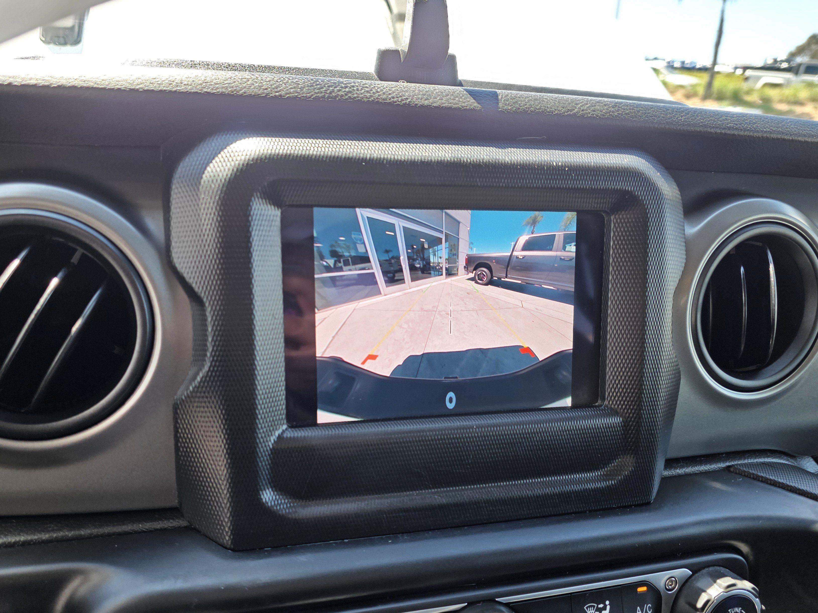 Certified 2022 Jeep Gladiator Sport AWD/4WD image 15