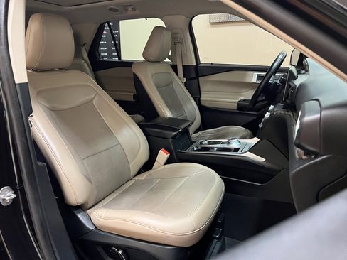 Used 2020 Ford Explorer Limited w/ Equipment Group 310A AWD/4WD image 26
