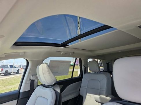 New 2026 Lincoln Aviator 2WD image 9