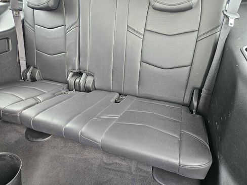 Used 2020 Cadillac Escalade Premium Luxury image 32