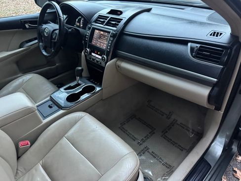 Used 2012 Toyota Camry XLE image 10