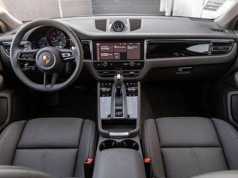 Certified 2026 Porsche Macan AWD/4WD image 12