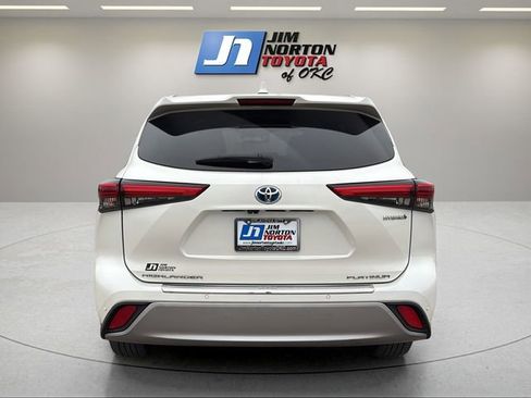 Used 2020 Toyota Highlander Platinum FWD image 6